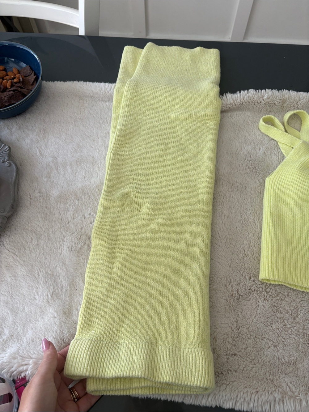 Light Yellow Ribbed V-Neck Sweater Crop - Picture 5 of 10